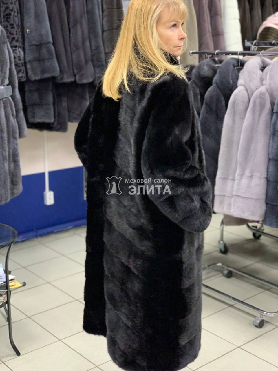 Пальто из норки S-18419 р-р 48-56, цена 120640 рублей в интернет-магазине кожи и меха ЭЛИТА. Вид 2