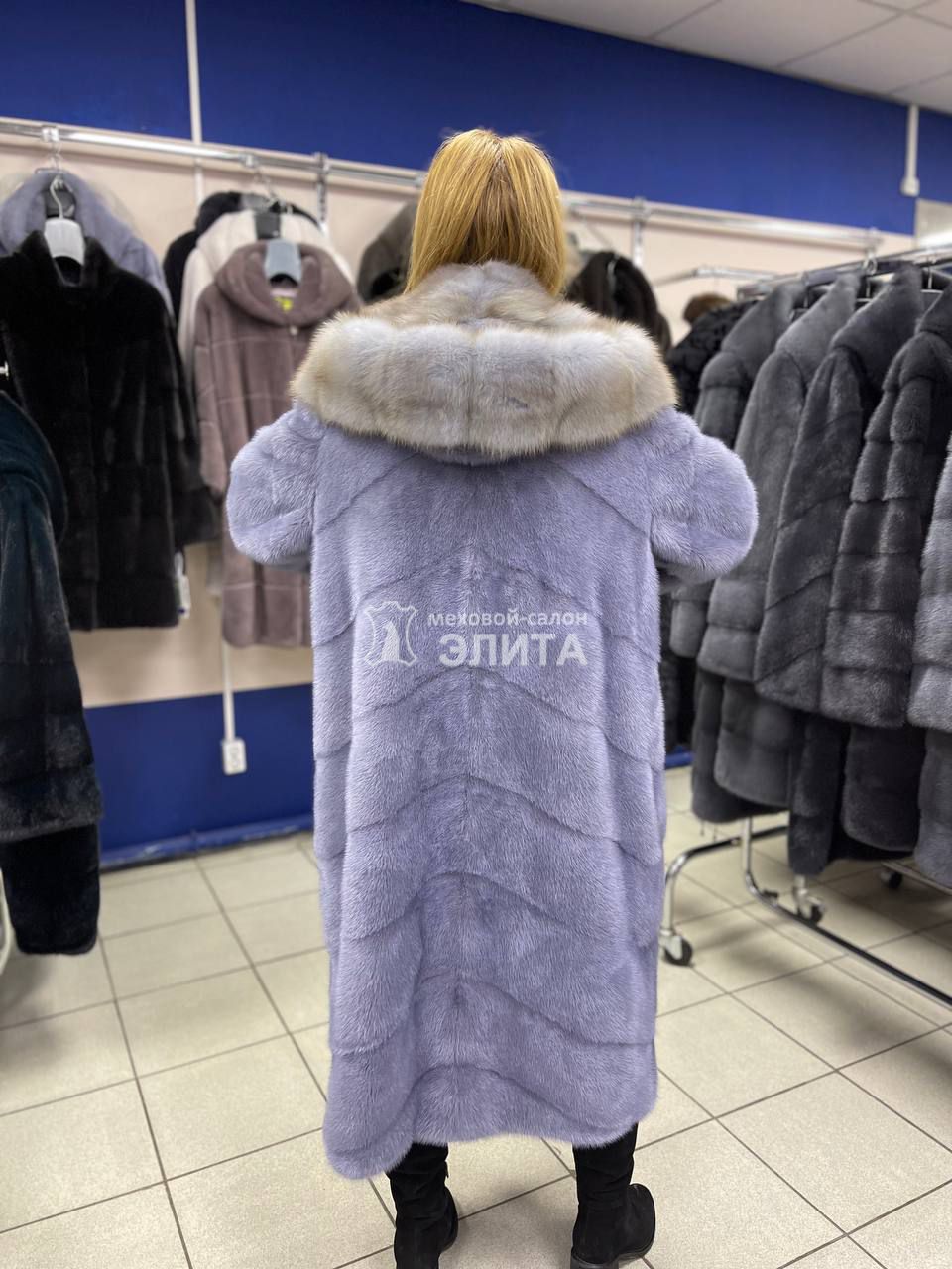 Пальто из норки м. S18237, р-р 52-54, цена 245000 рублей в интернет-магазине кожи и меха ЭЛИТА. Вид 2